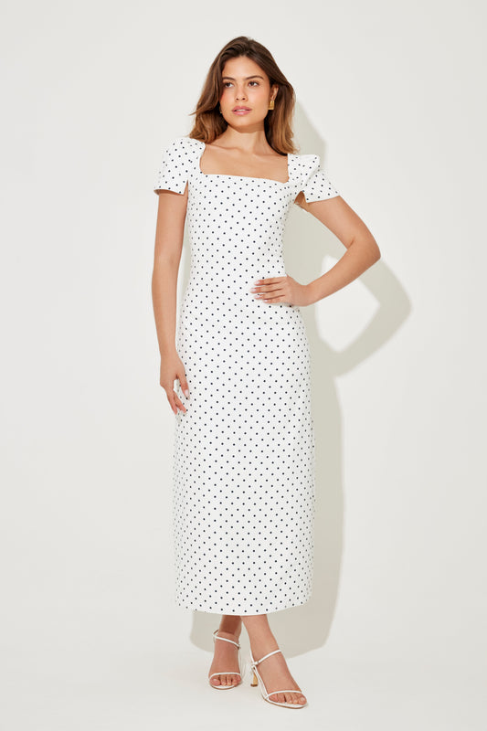 Vestido Lencero de Satén con Escote Cuadrado – Elegancia y Estilo de Lujo